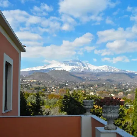 Bonaccorso - Antica E Maestosa Con Piscina Ai Piedi Dell'etna ויאגרנדה