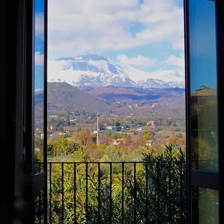 Bonaccorso - Antica E Maestosa Con Piscina Ai Piedi Dell'etna דירה