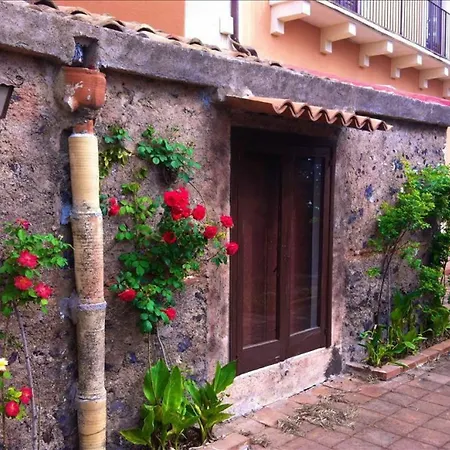 Bonaccorso - Antica E Maestosa Con Piscina Ai Piedi Dell'etna * ויאגרנדה