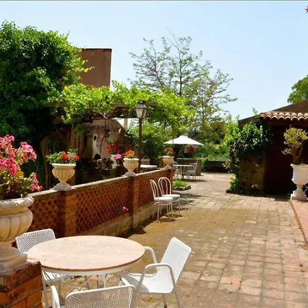 Bonaccorso - Antica E Maestosa Con Piscina Ai Piedi Dell'etna דירה *